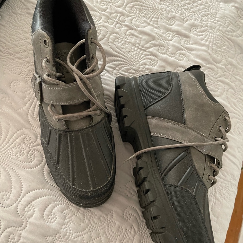 Men’s boots, size 10